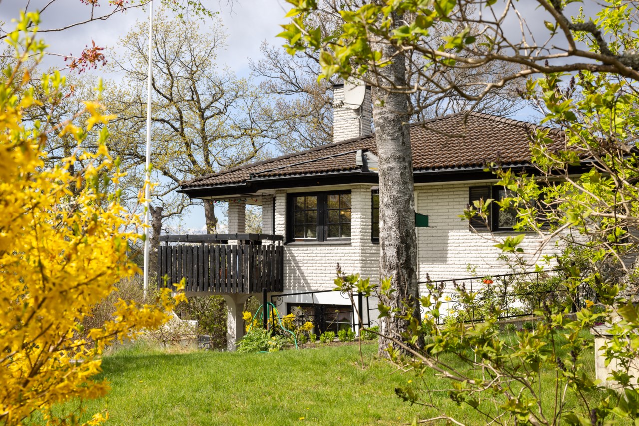Rödstuguvägen 44/Vitlingvägen 1
