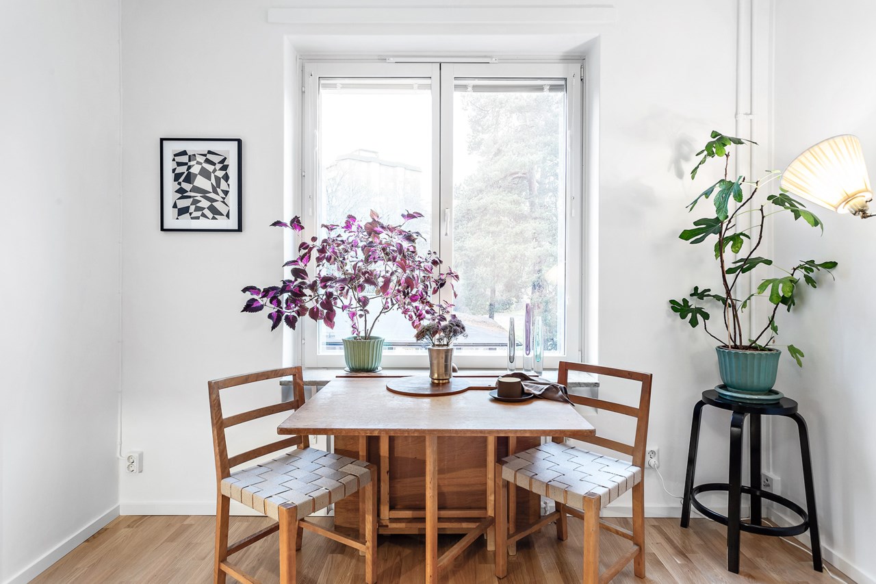 Naturlig plats för matbord vid fönstret