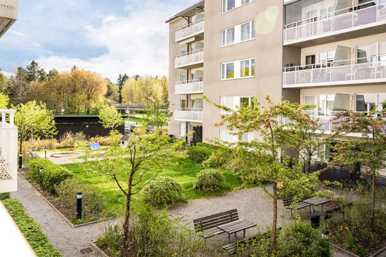 Majrovägen 1