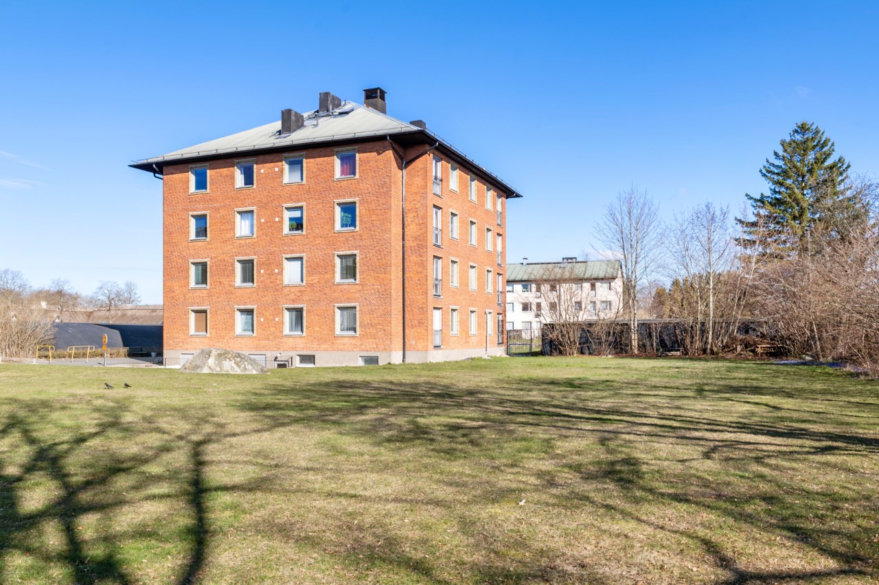 Tians väg 12