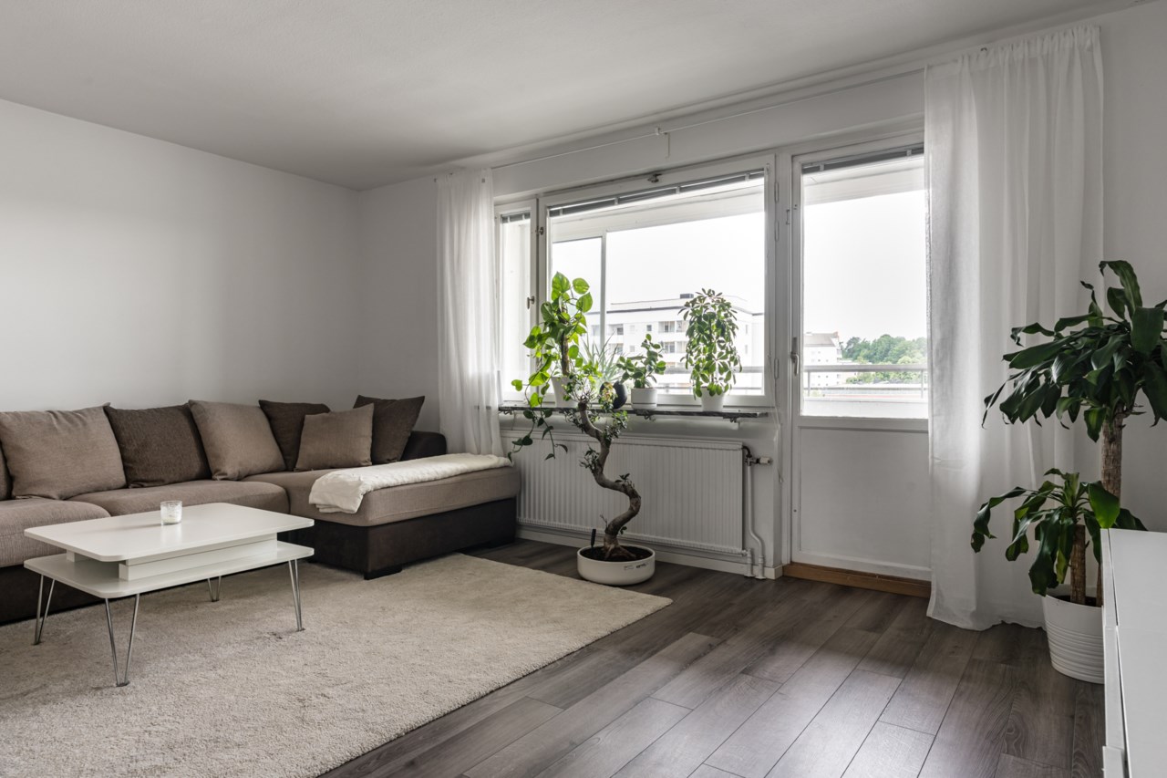 Tumba Torg 107, 5tr