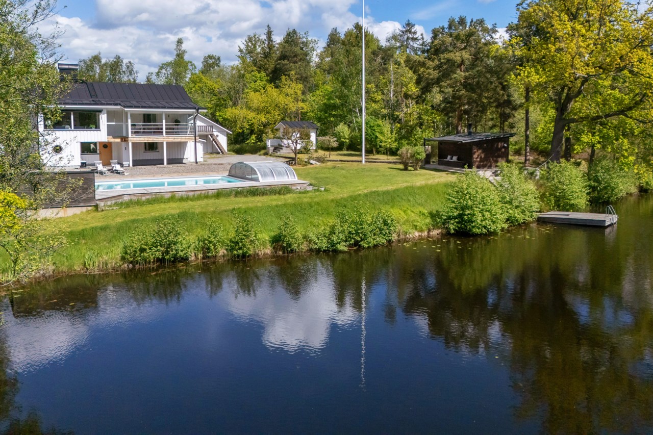 Eriksrovägen 6