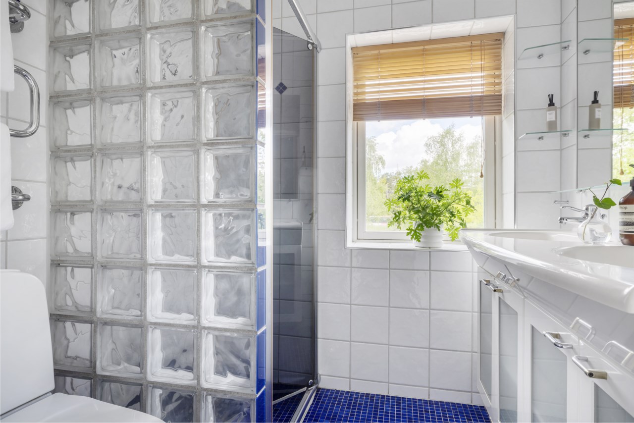 Eriksrovägen 6