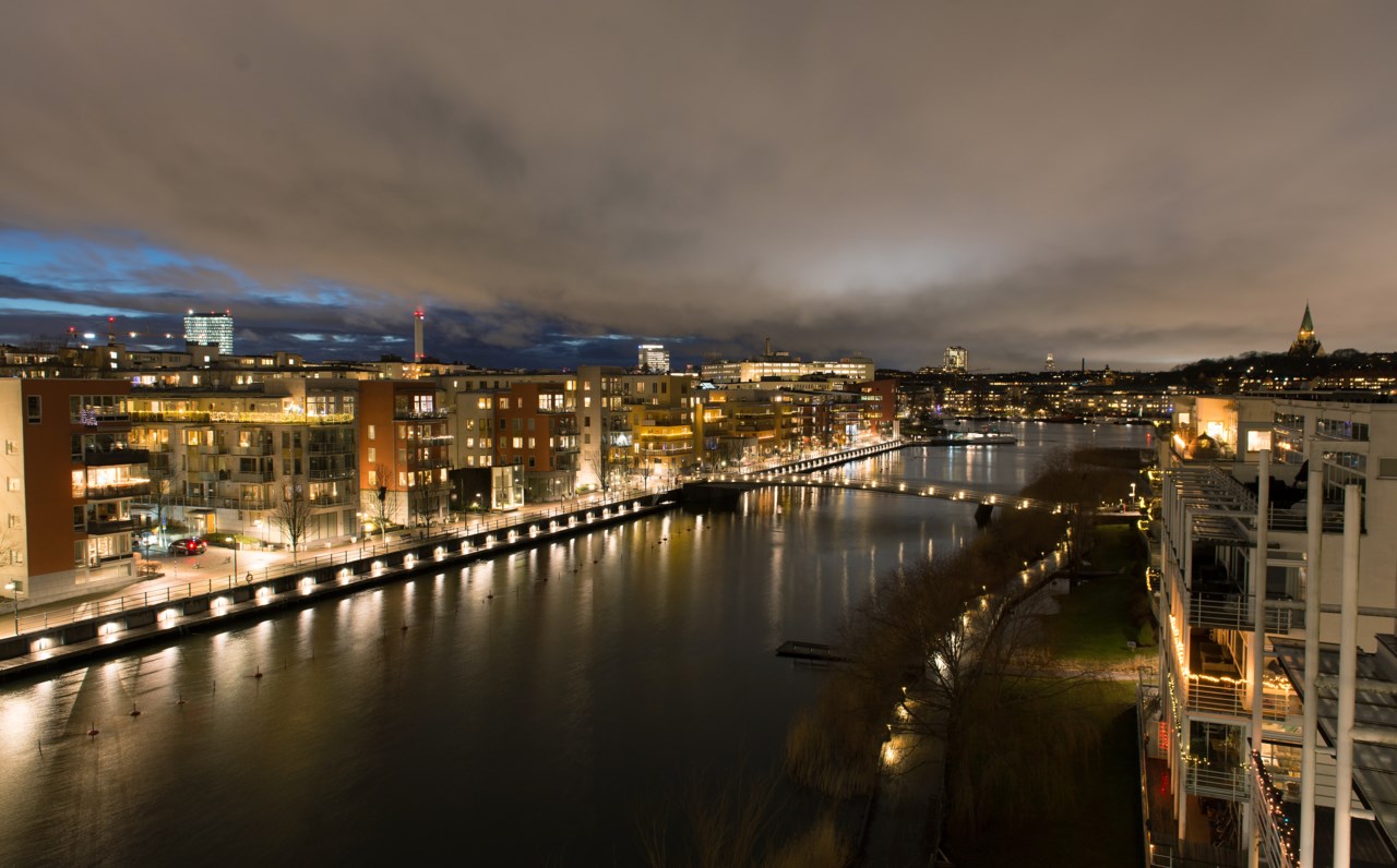 Kvällsbild: Utsikt mot Hammarby Sjö och Södermalm
