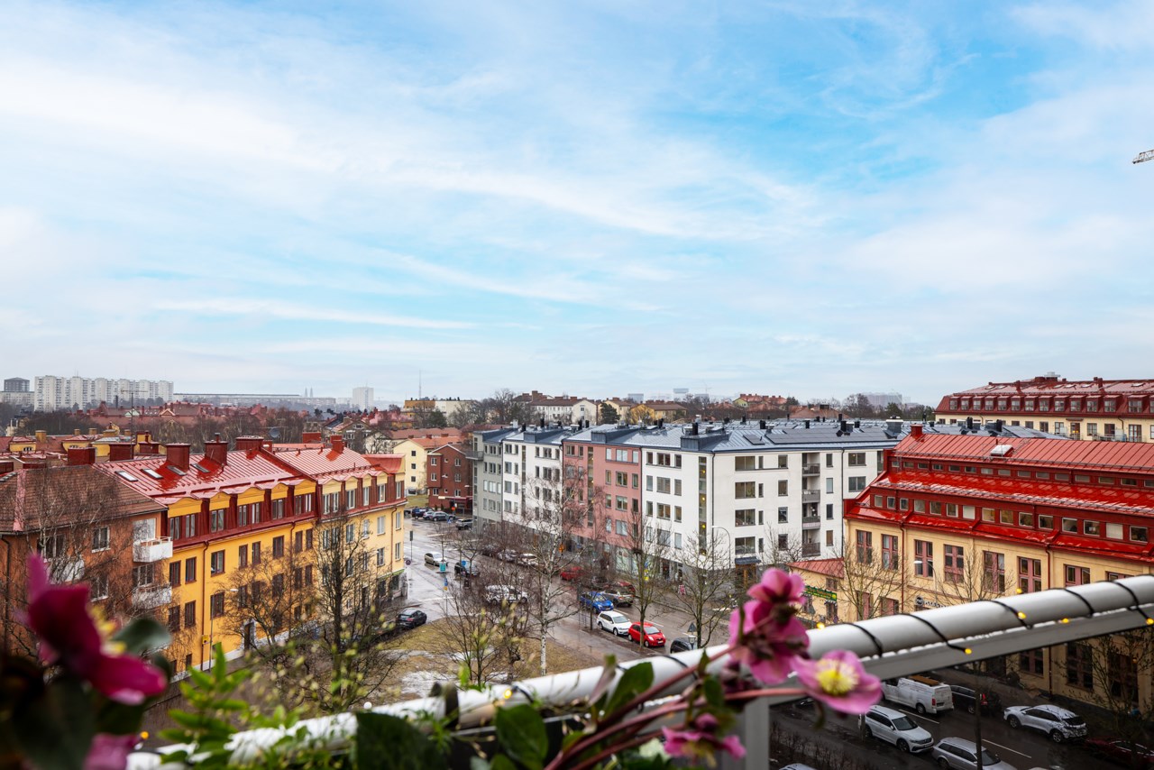 Tellusborgsvägen 90, högst upp!