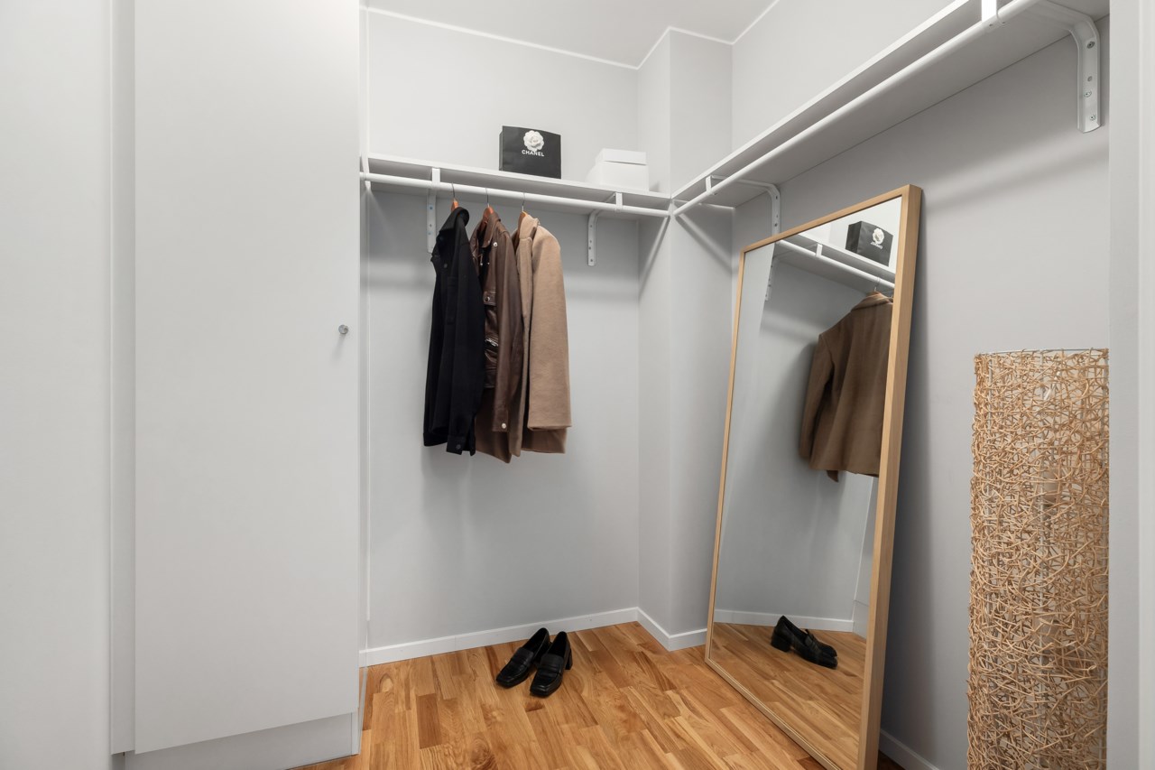 Walk in closet