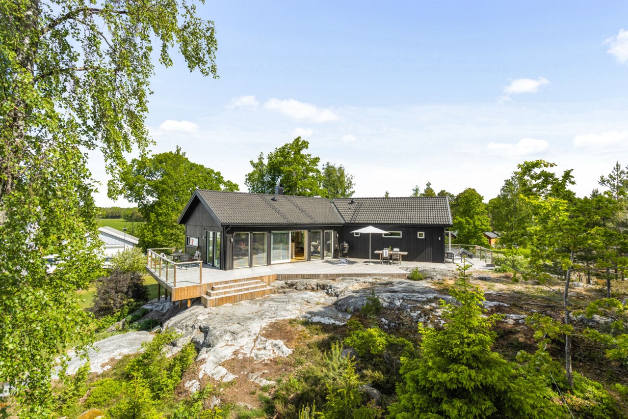 Lärkbodavägen 1