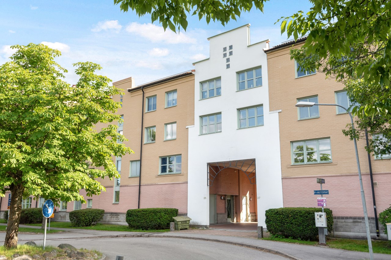 Bäckbornas Väg 25