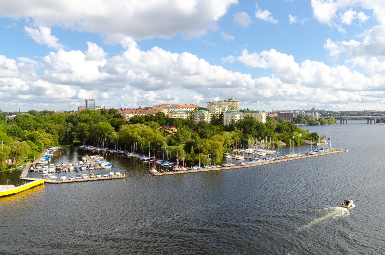 Fantastisk läge med vattnet inpå knuten
