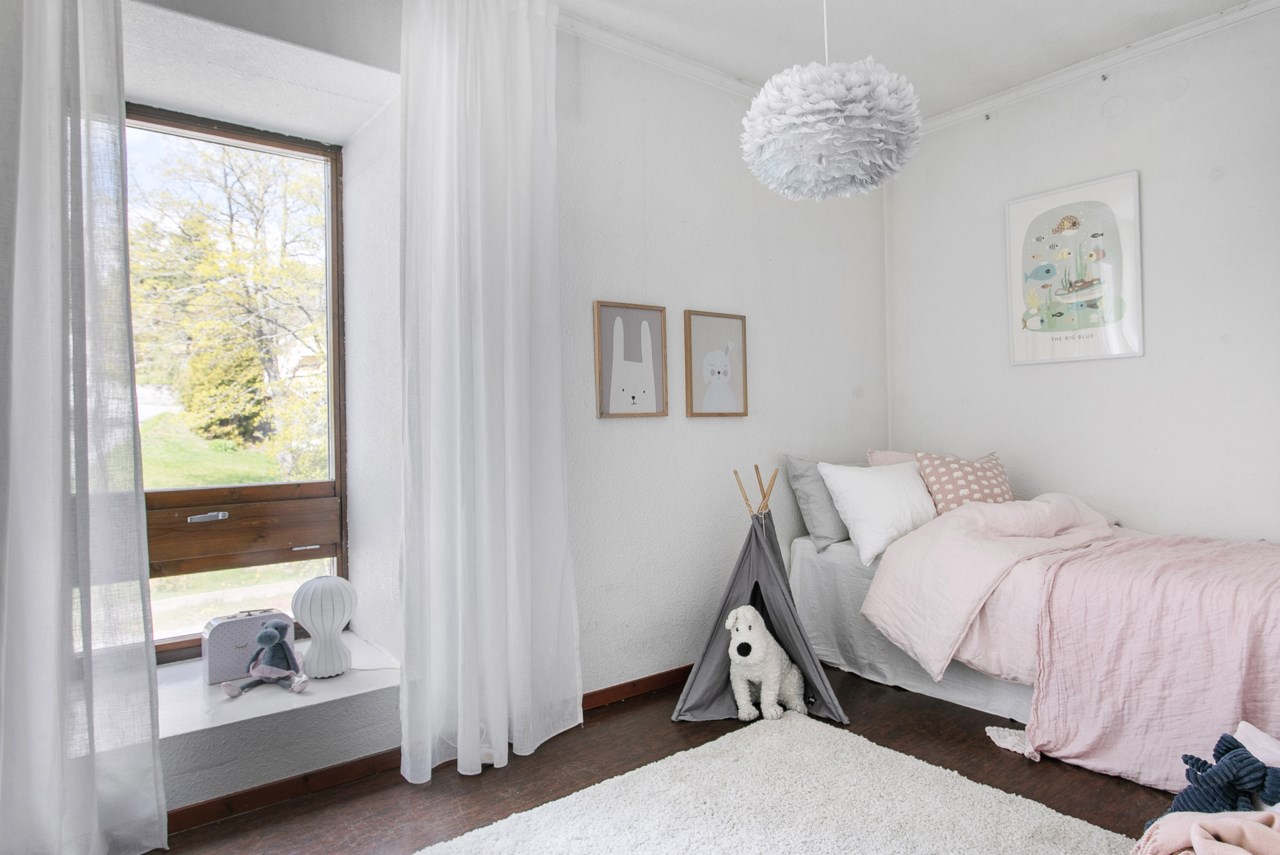 Liljekonvaljens väg 4, Badsjöstigen 1