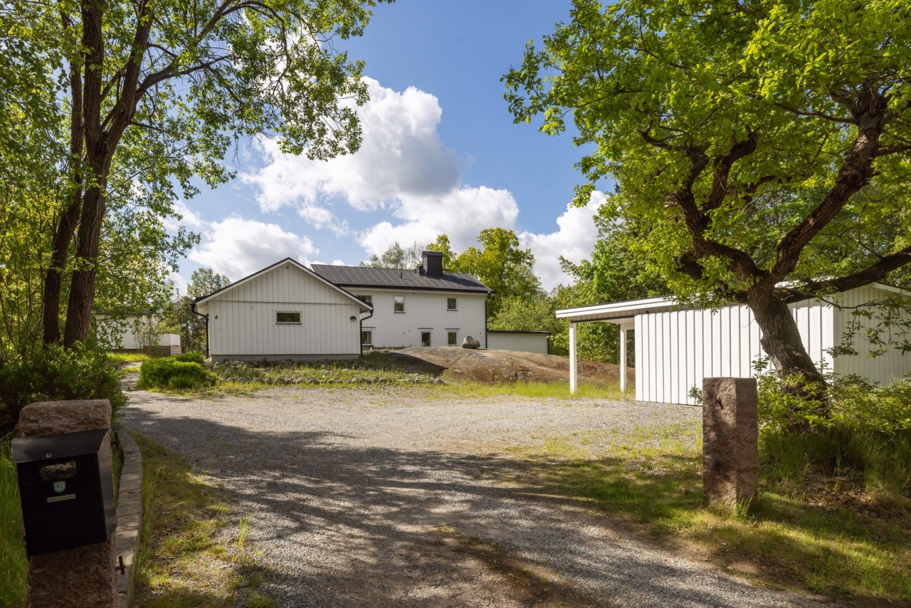Eriksrovägen 6