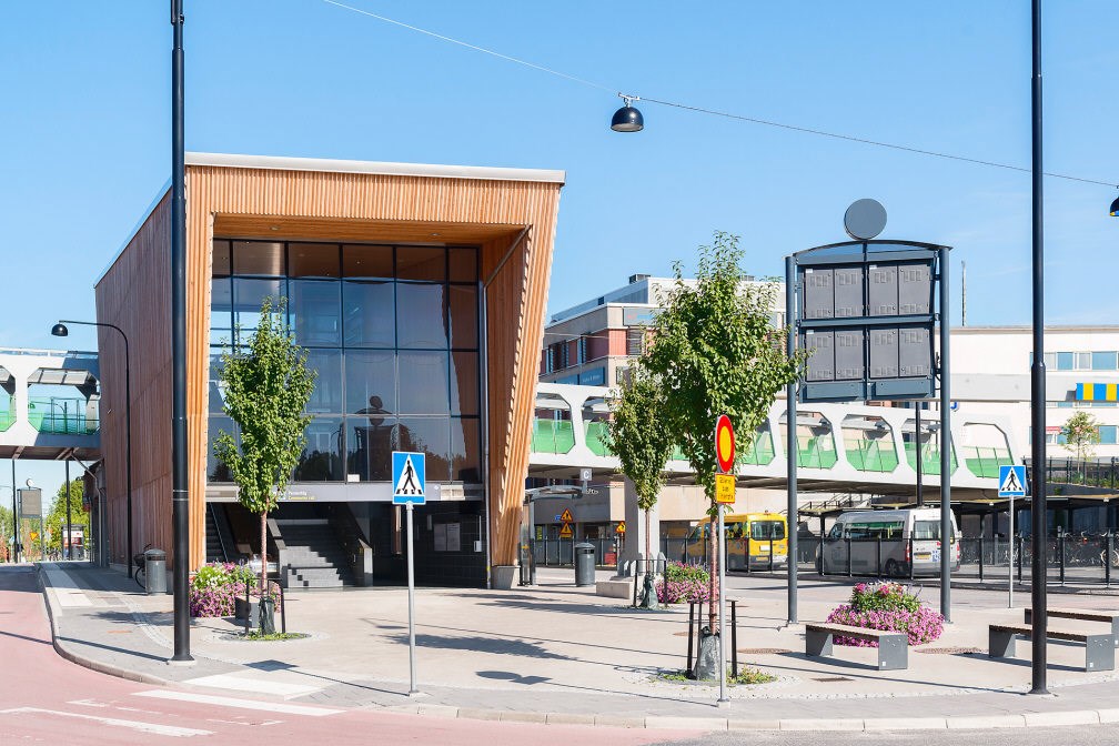 3-5 min promenad till centrum & pendeltåg
