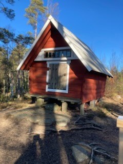 Stuga vid sjön