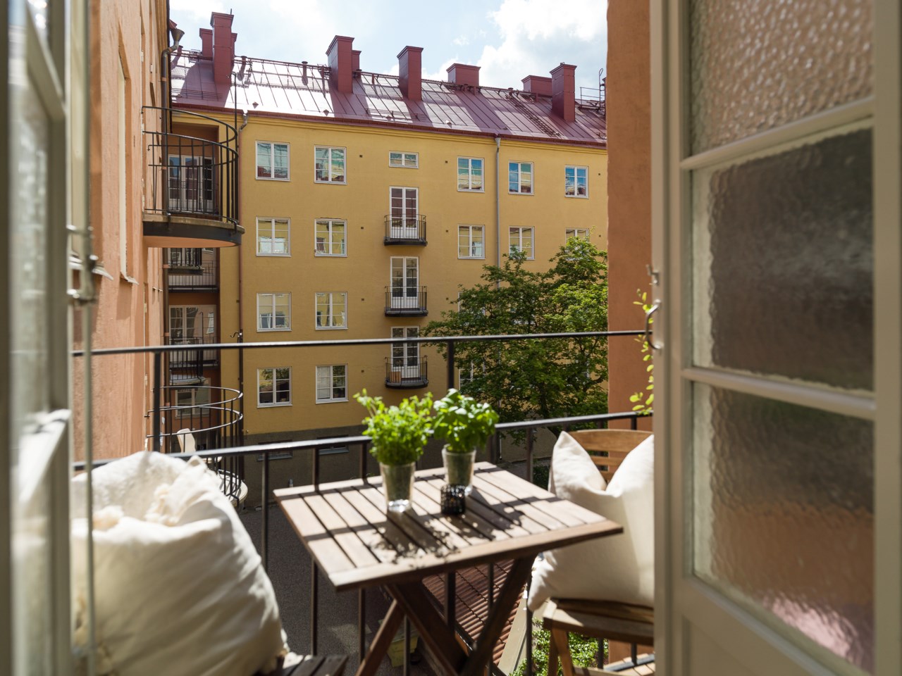 Trapphusbalkongen några steg från dörren