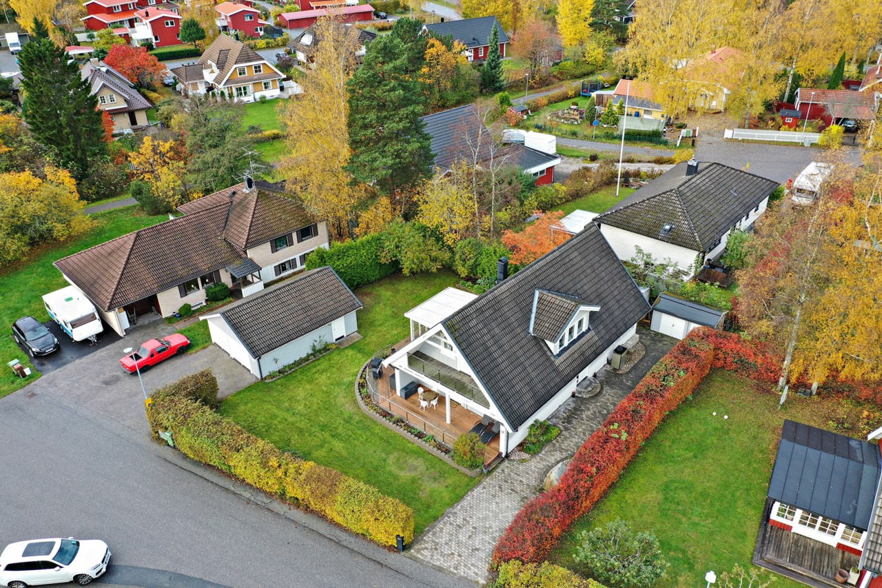 Slånbärsvägen 18