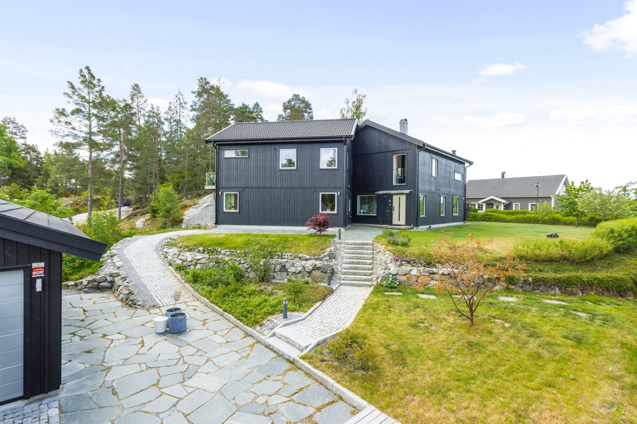 Lärkbodavägen 1