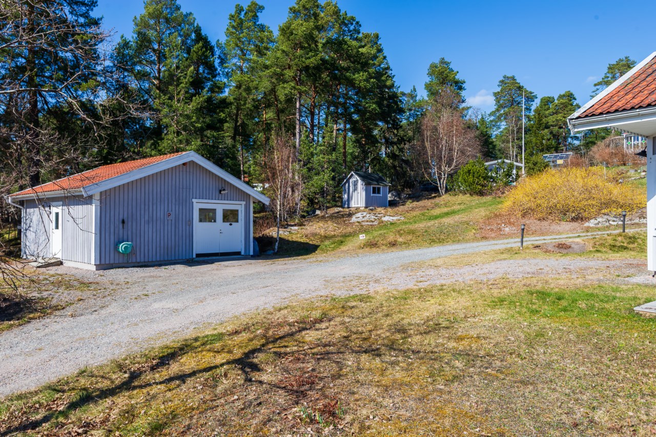 Karlsuddsvägen 15