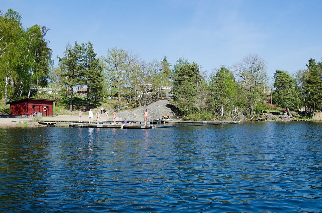 Liljekonvaljens väg 4, Badsjöstigen 1
