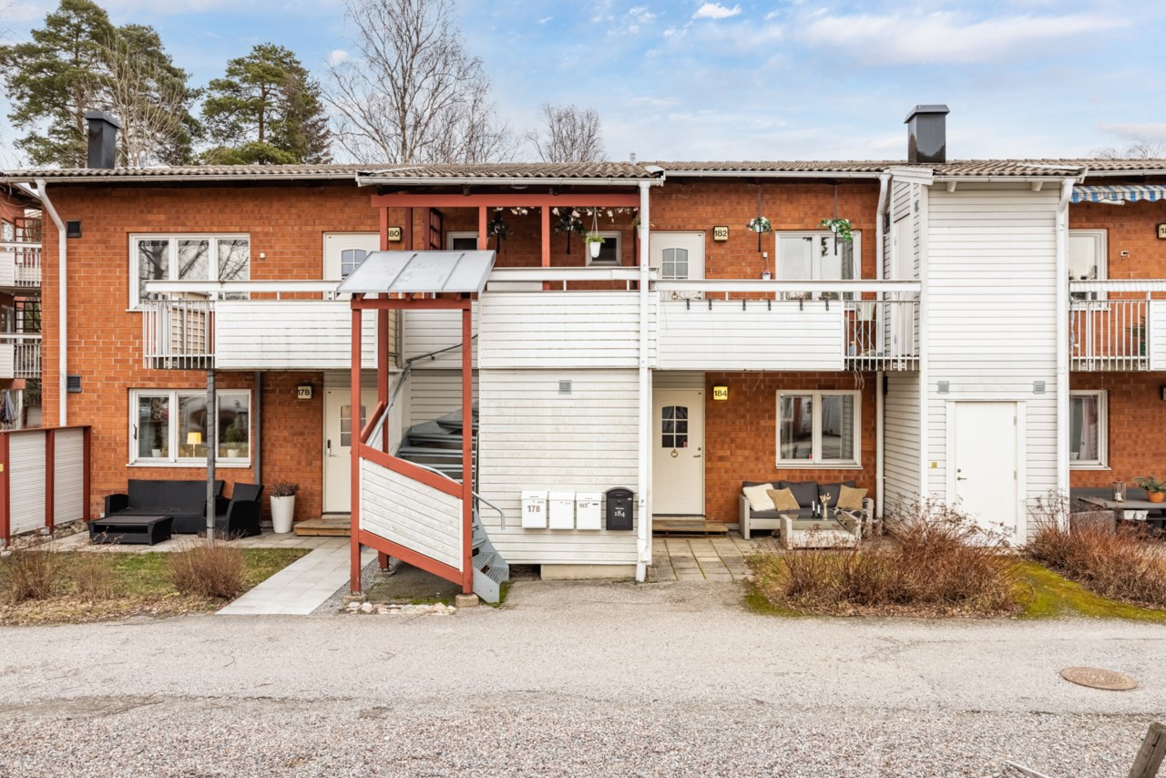 Tallåsvägen 184