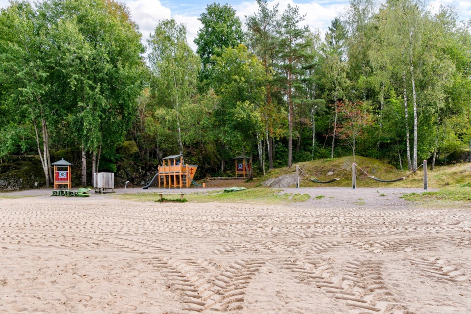 Krokodilbadet lekplats i Norrby