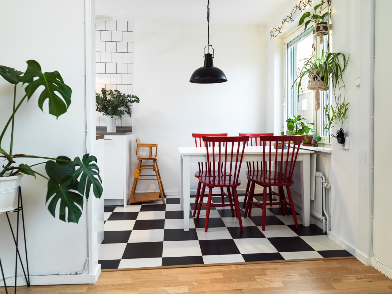 Matplats med öppning mot vardagsrum