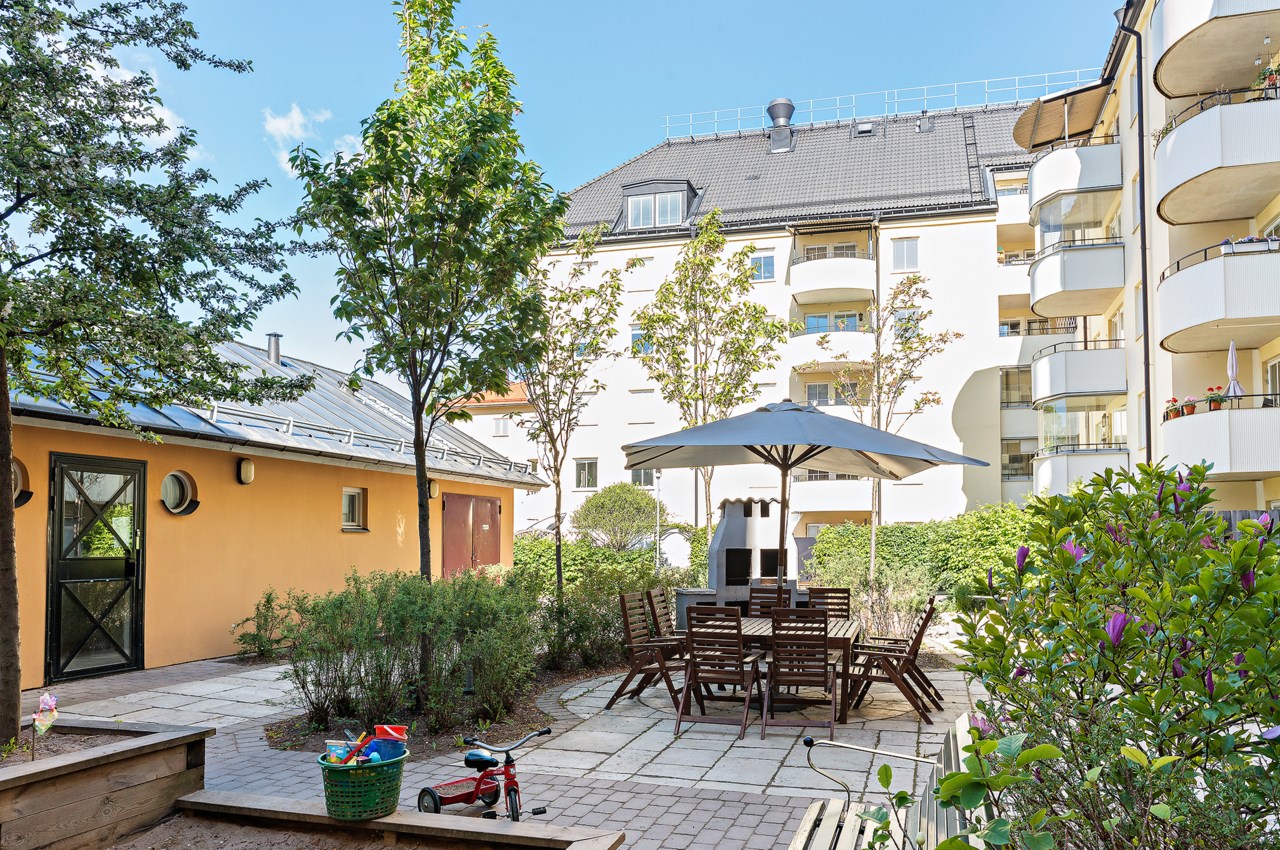 Vintergatan 15B, BV
