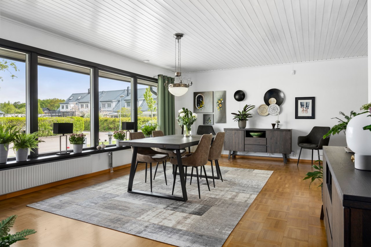 Eskadervägen 14