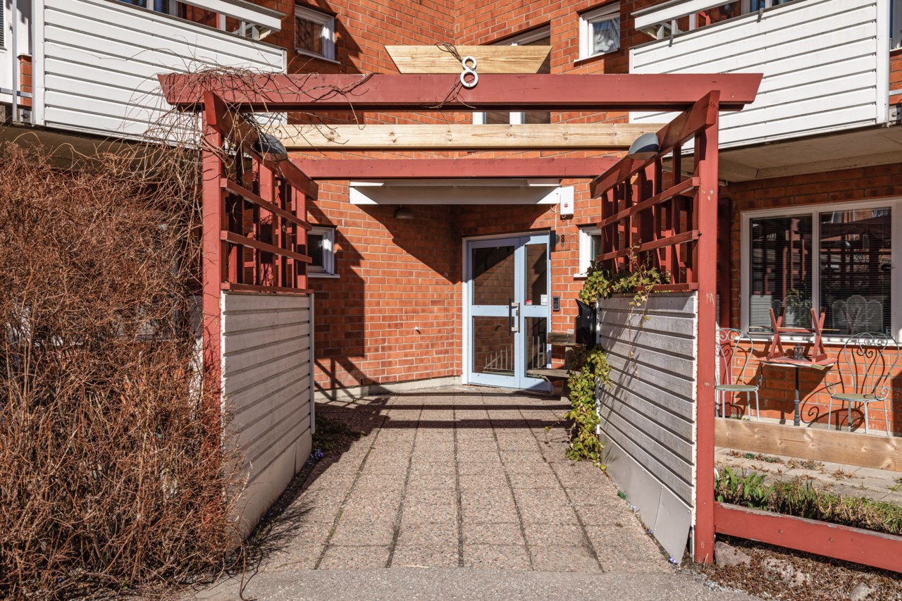 Tallåsvägen 8