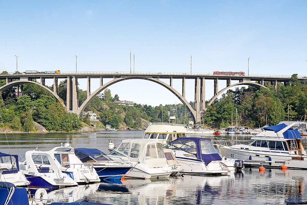 Eriksrovägen 6