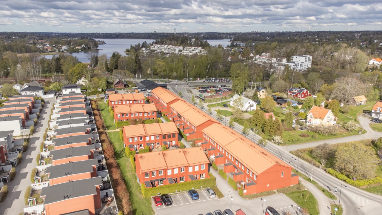Bullerbykänsla nära Drevviken och bra kommunikationer