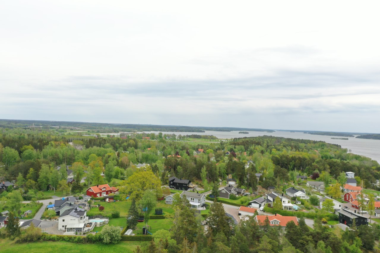 Lärkbodavägen 1
