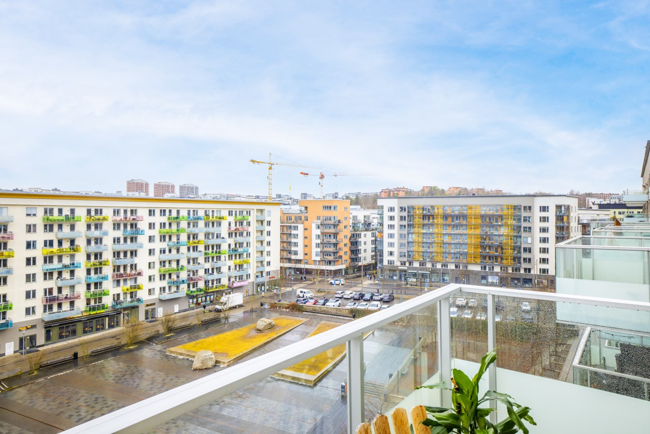 Buteljgatan 30, högst upp!