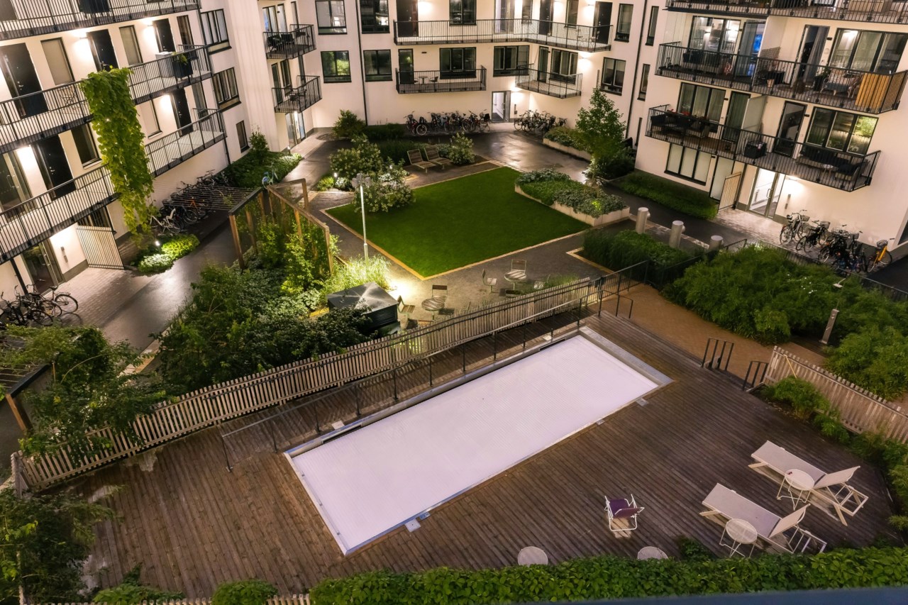 Föreningens innergård med pool!