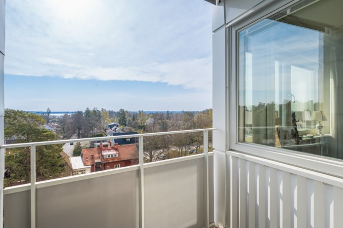 Eskadervägen 8