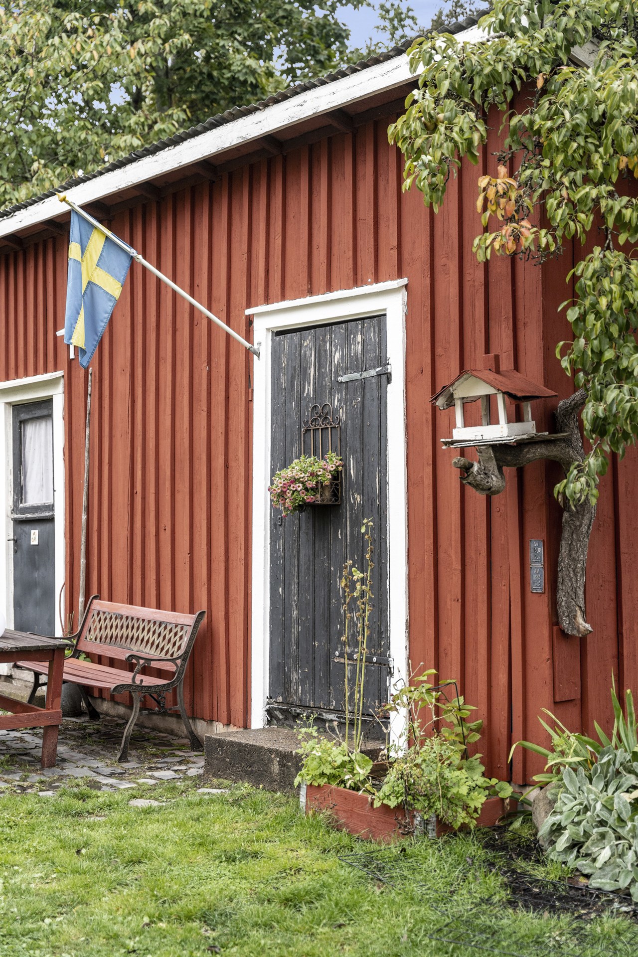 Vedbod/förråd och hönshus