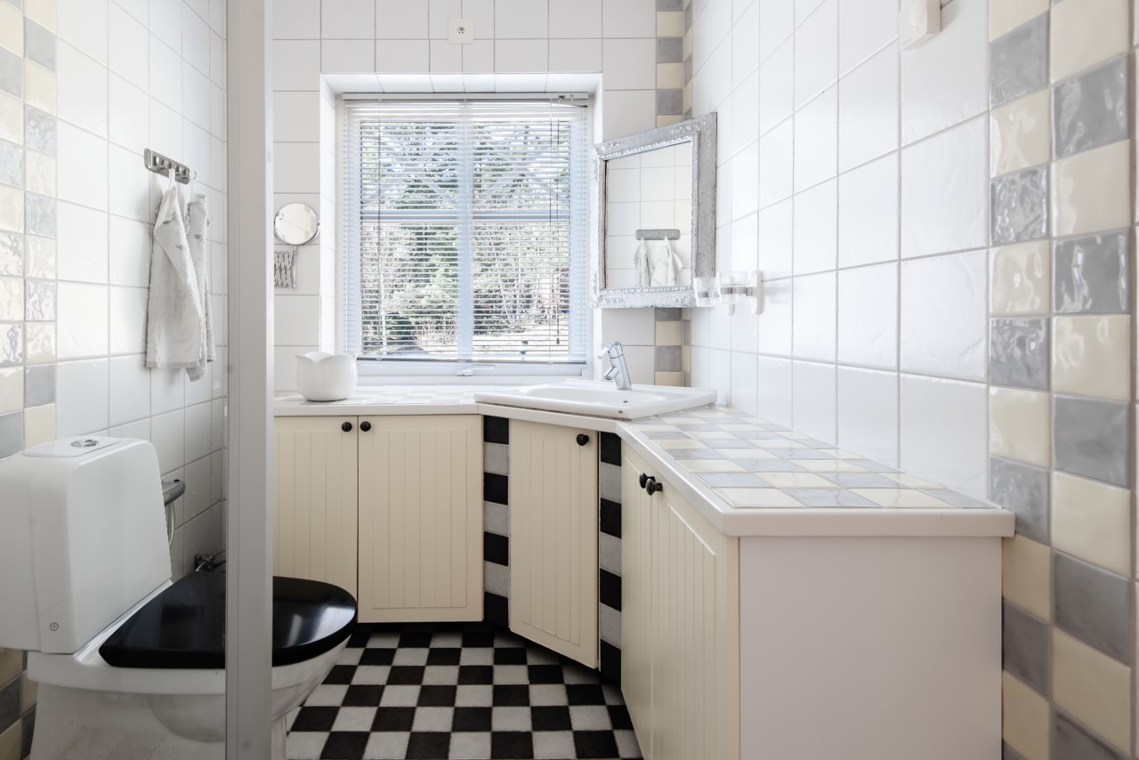 Karlsuddsvägen 15