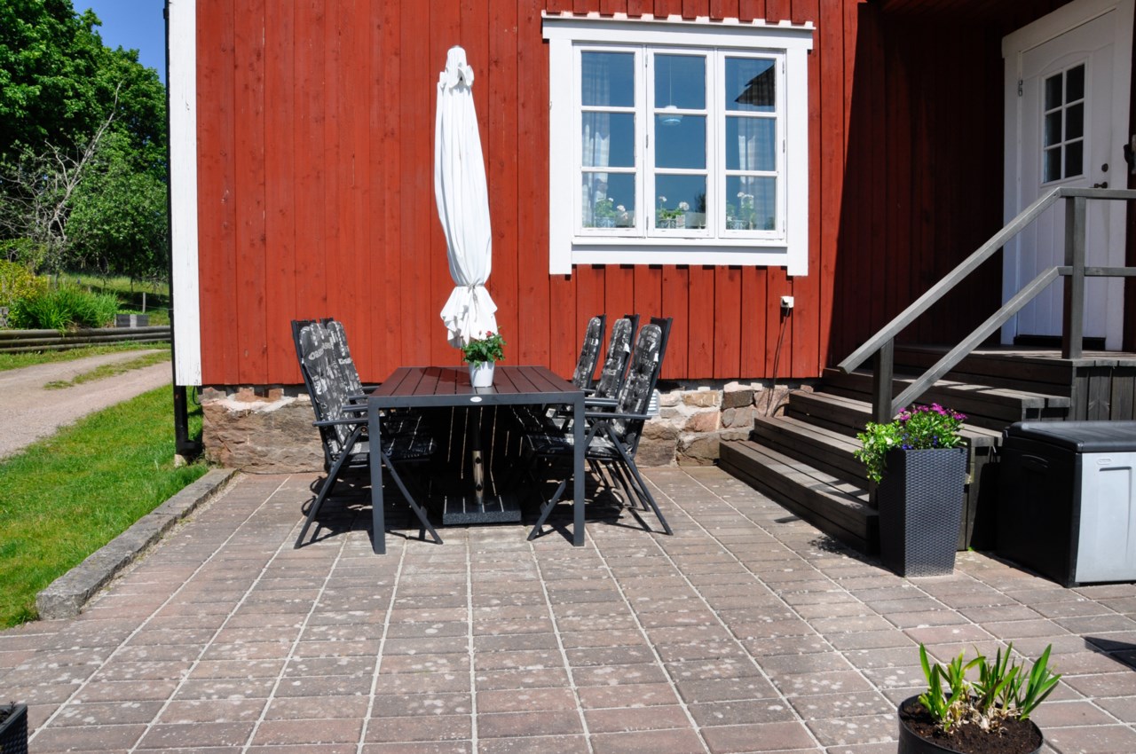 uteplats vid entré