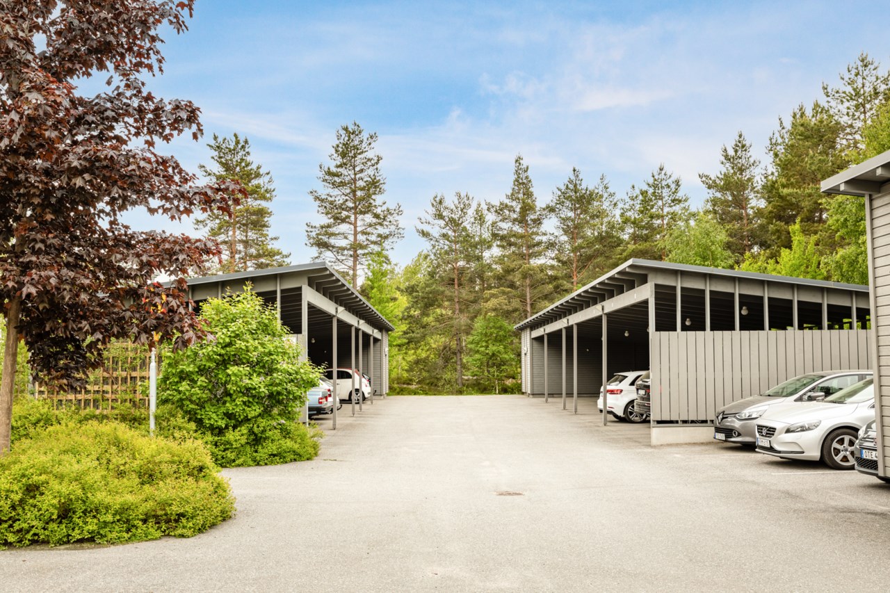 Svampskogsvägen 138, 1 tr - inglasad balkong i söder!
