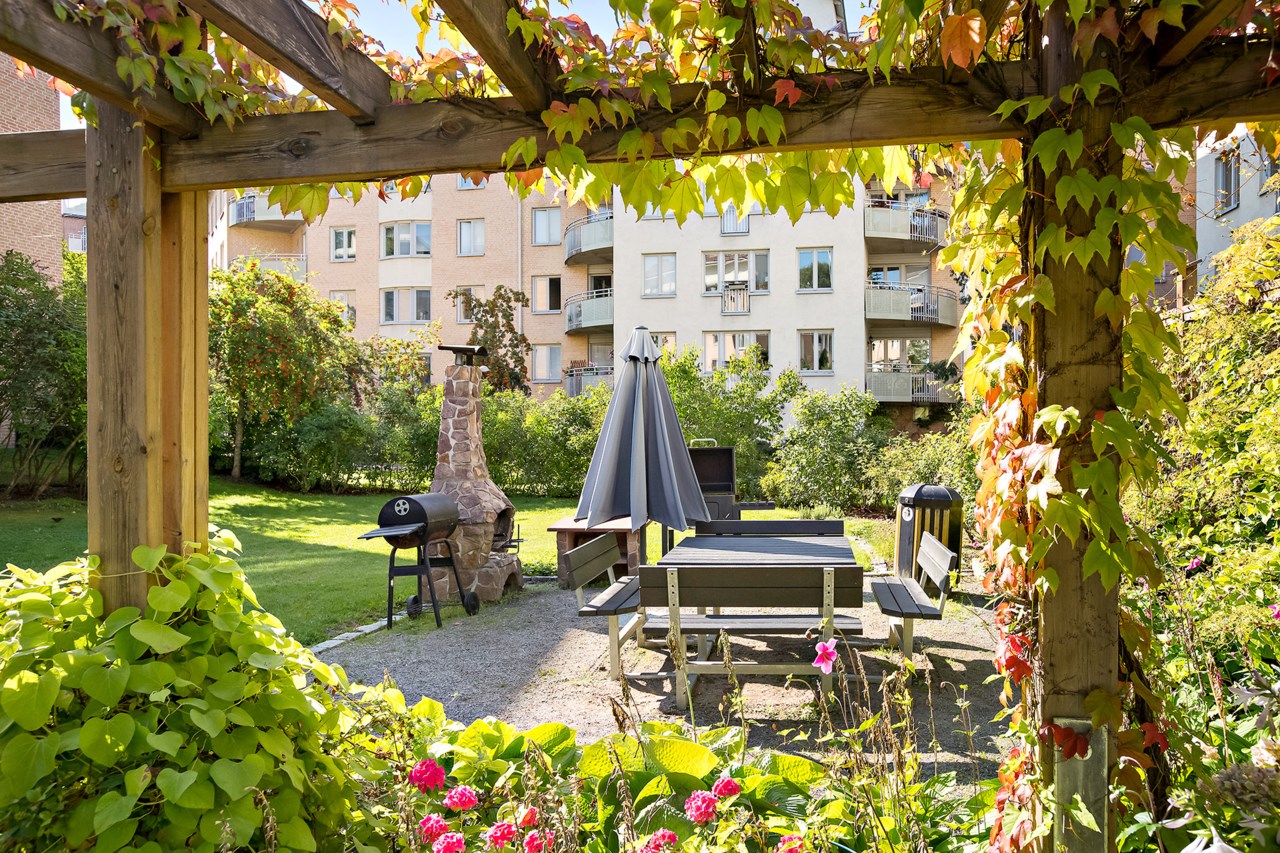 Brevduvegatan 12