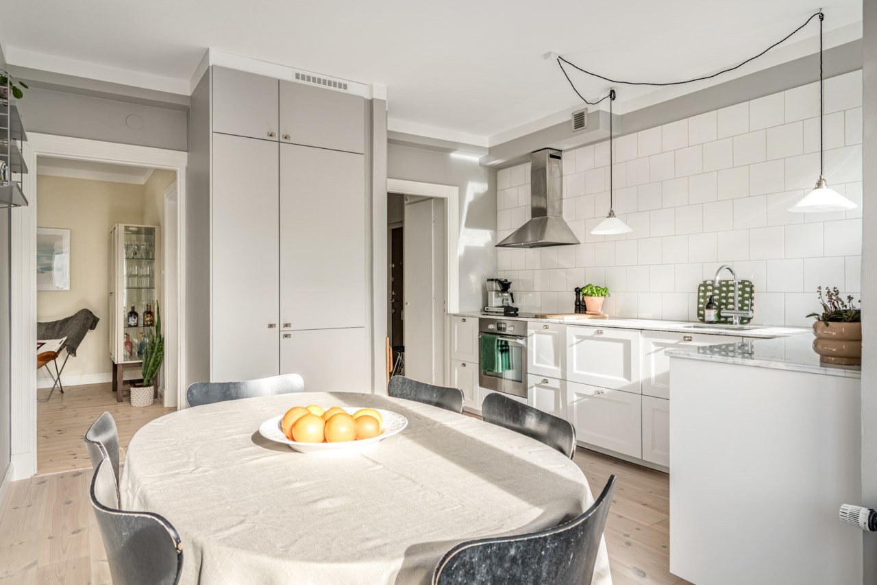 Vegagatan 18